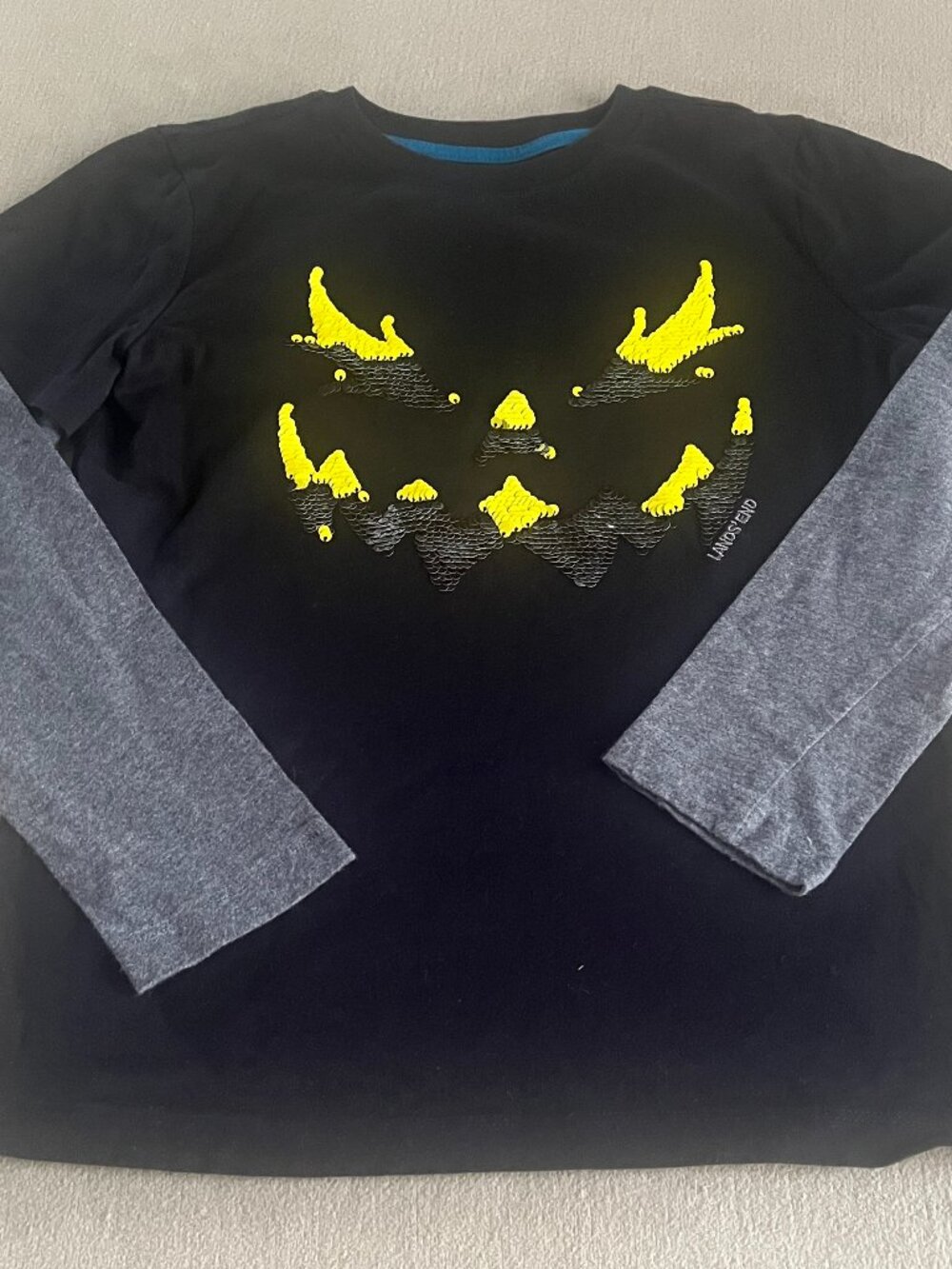 Lands' End Boys Black and Gray T-shirt Long Sleeves Reversible Sequin Size M 8